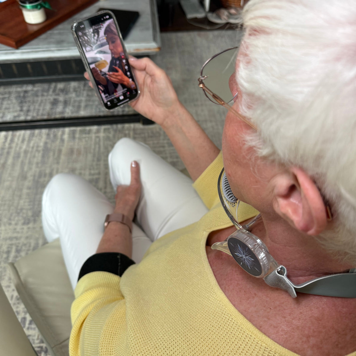 Adjustable Neck Support – Hands-Free Comfort