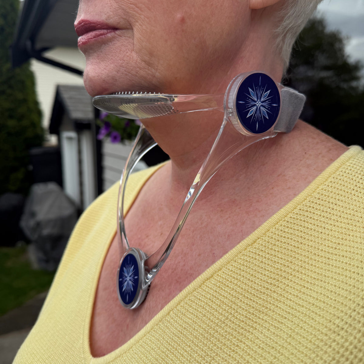 Adjustable Neck Support – Hands-Free Comfort